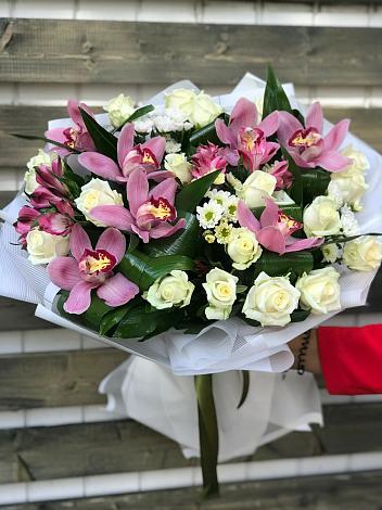 Букет цветов из: Розы и Хризантемы в Константиново