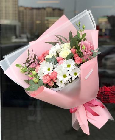 Букет цветов из: Розы, Лизиантусы и Хризантемы в Константиново